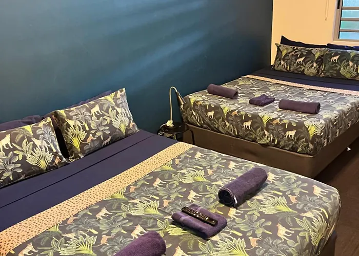 Mom Darwin Hostel